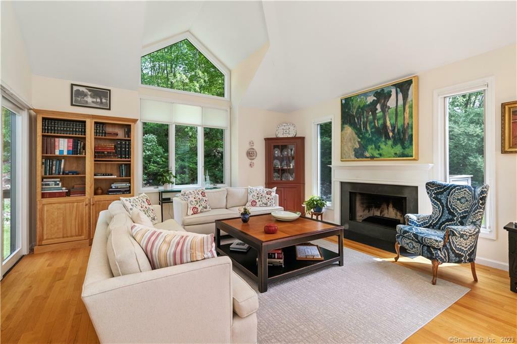 Property Photo: 8 Elizabeth Court 8 CT 06355