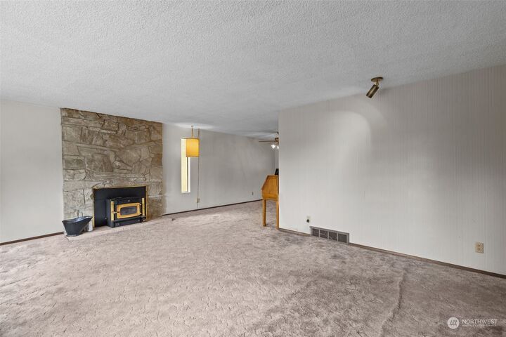 3 bed Shoreline home for sale 18015 Ashworth Avenue N, Shoreline, WA 98133