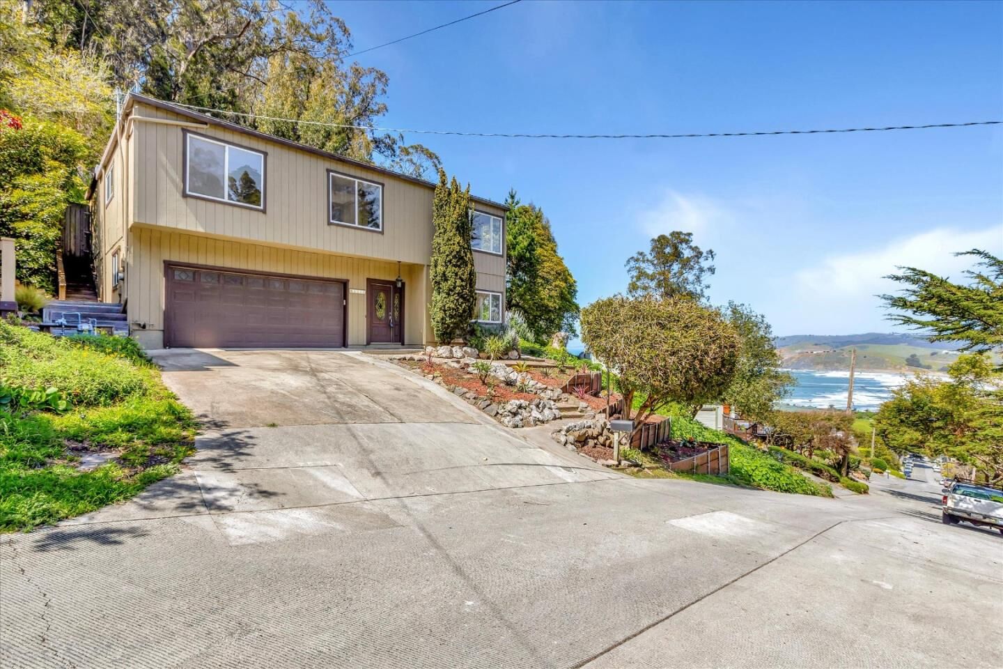 Property Photo:  1530 Grand Avenue  CA 94044 