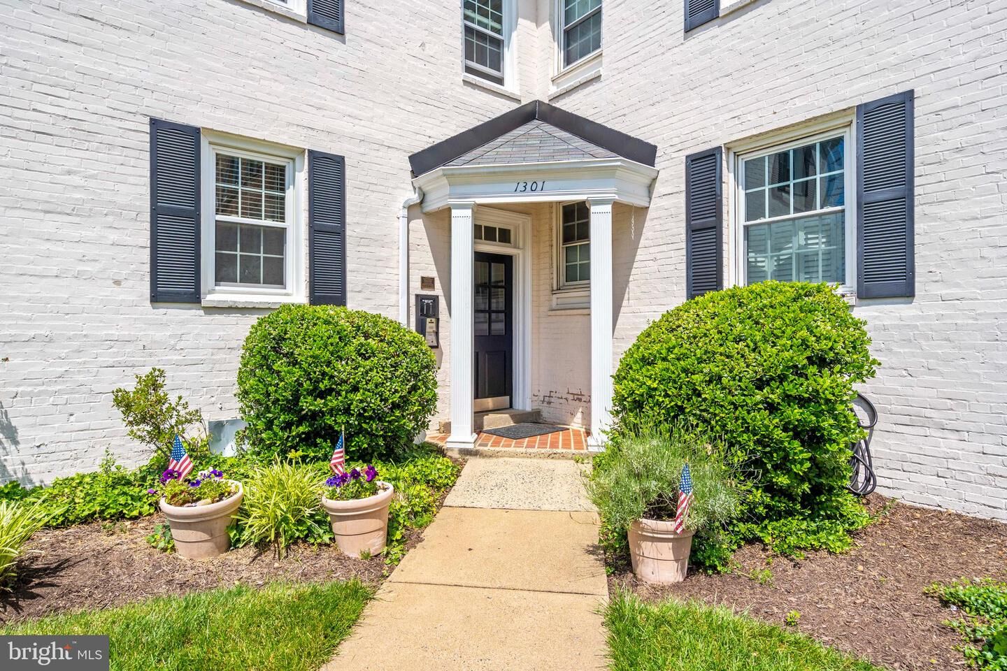 Property Photo:  1301 S Walter Reed Drive 201  VA 22204 