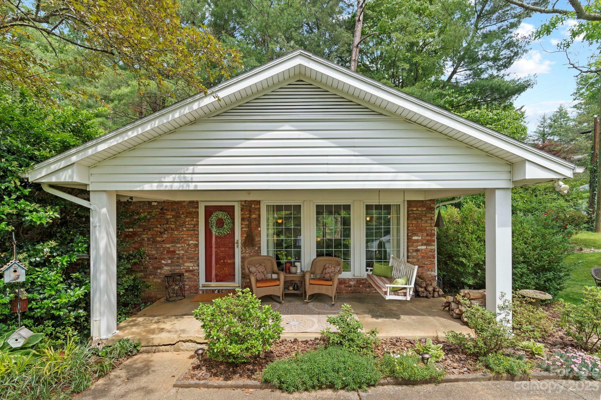 Property Photo:  2 Squirrel Hill Road  NC 28804 