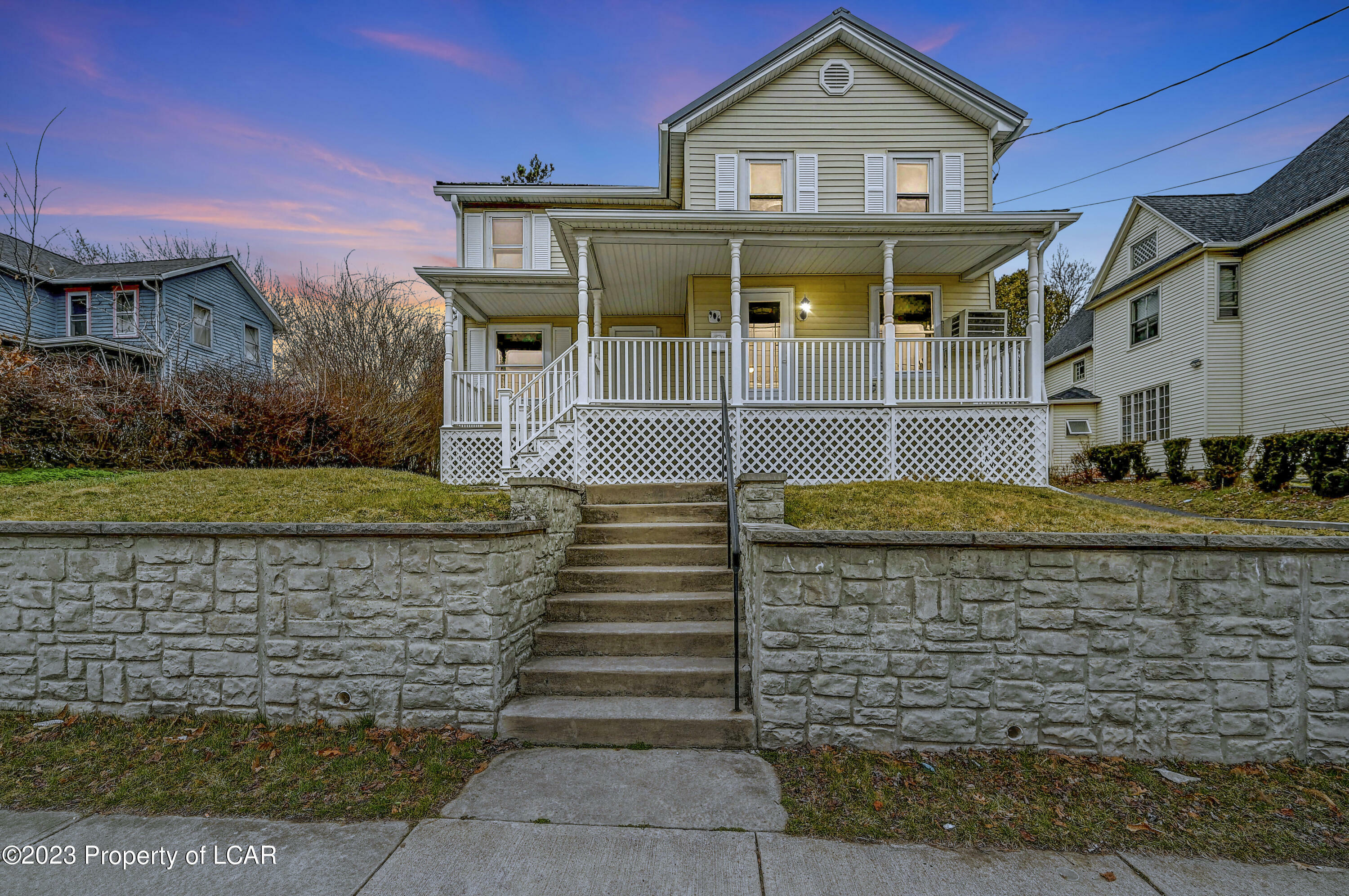 Property Photo:  906 Valley Avenue  PA 18477 