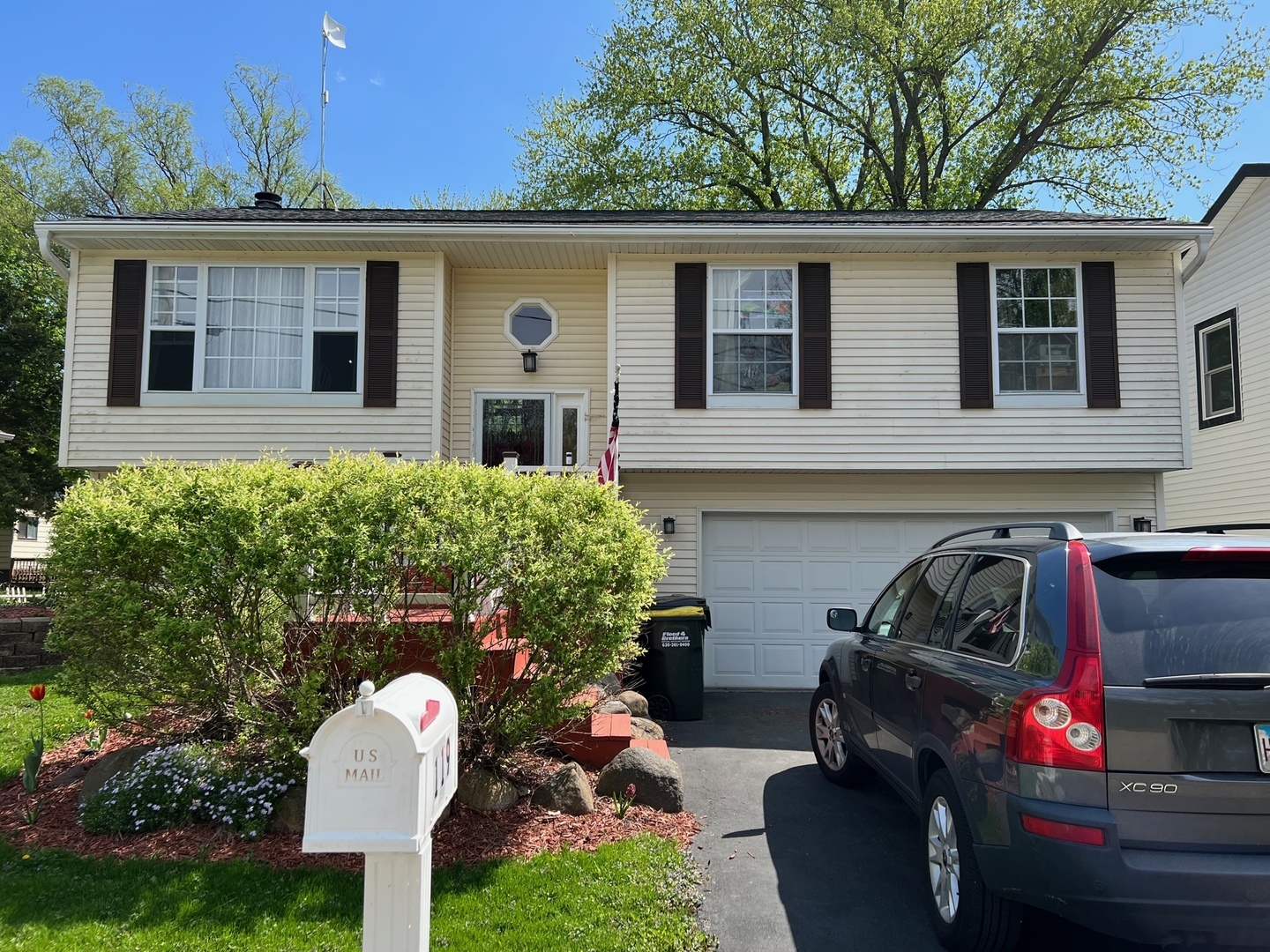 Property Photo: 119 Morningside Drive IL 60051