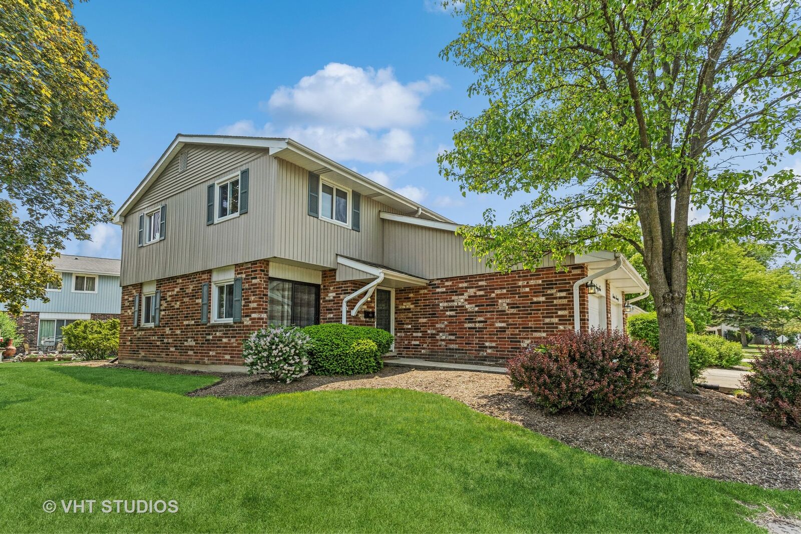 Property Photo: 1666 Darwin Court 1666 IL 60189