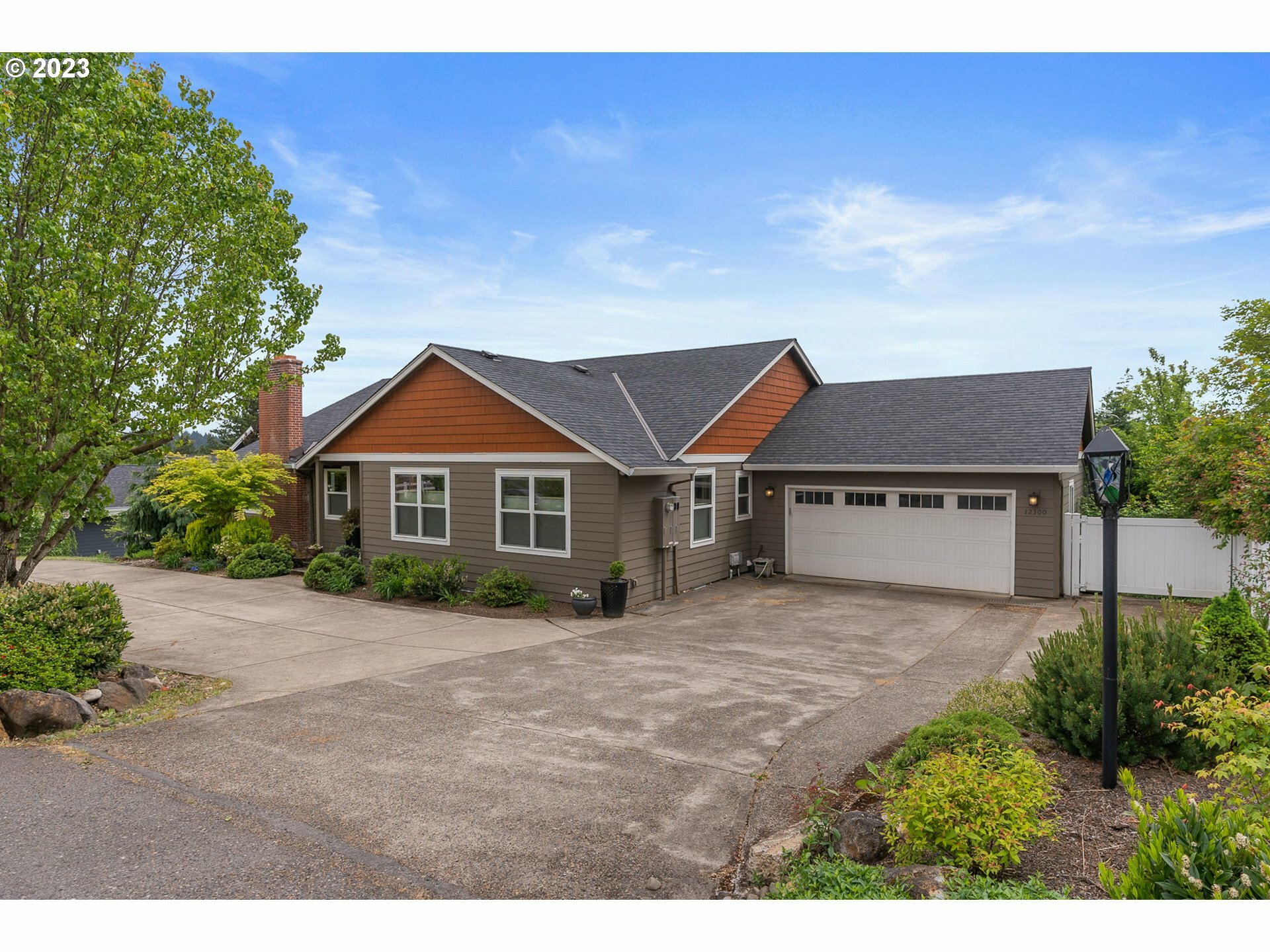 Property Photo: 12300 SE Ridgecrest Rd OR 97086