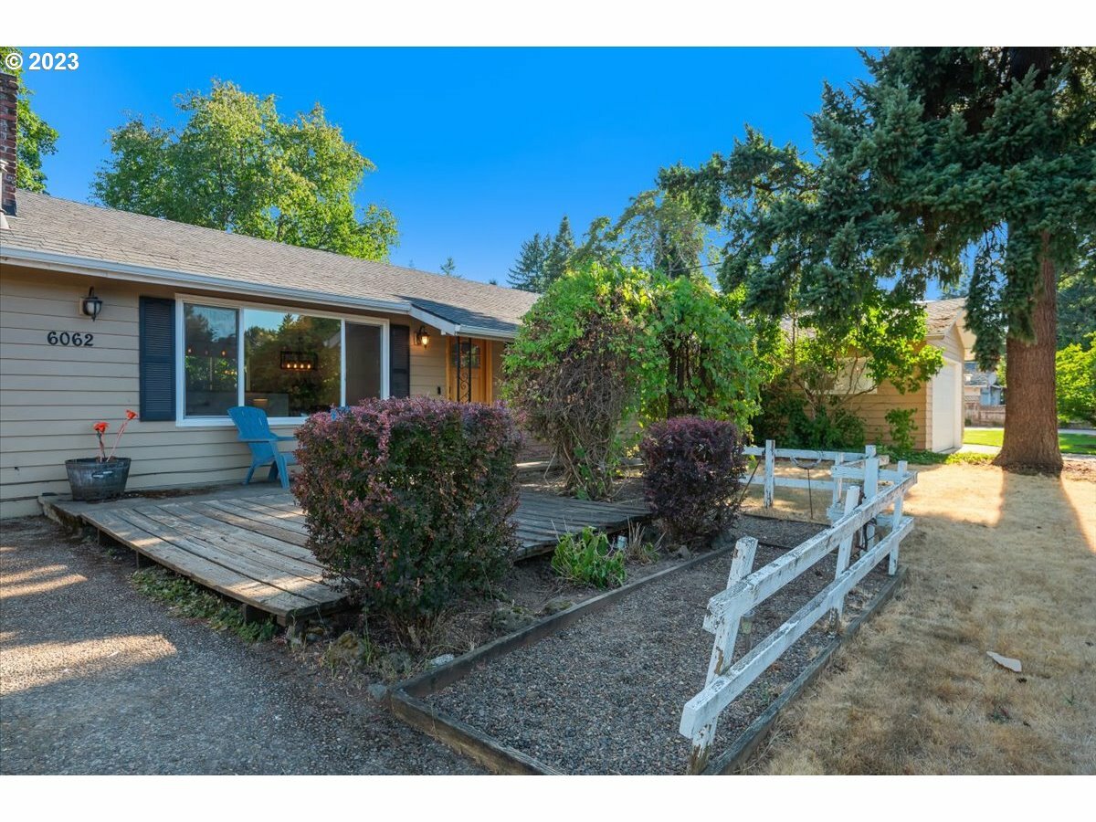 Property Photo: 6062 Burma Rd OR 97035