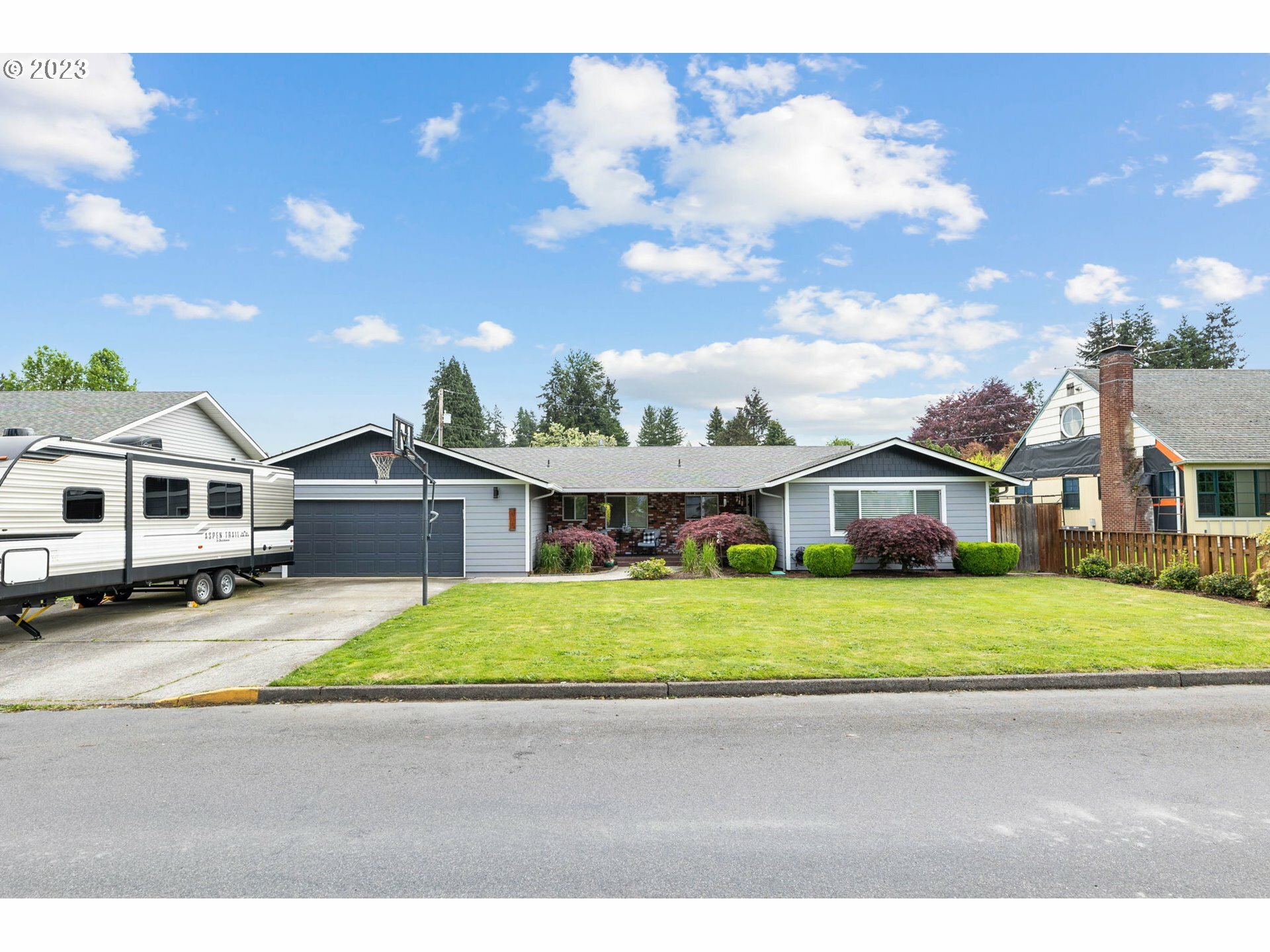 Property Photo: 310 N 3rd Ave WA 98642