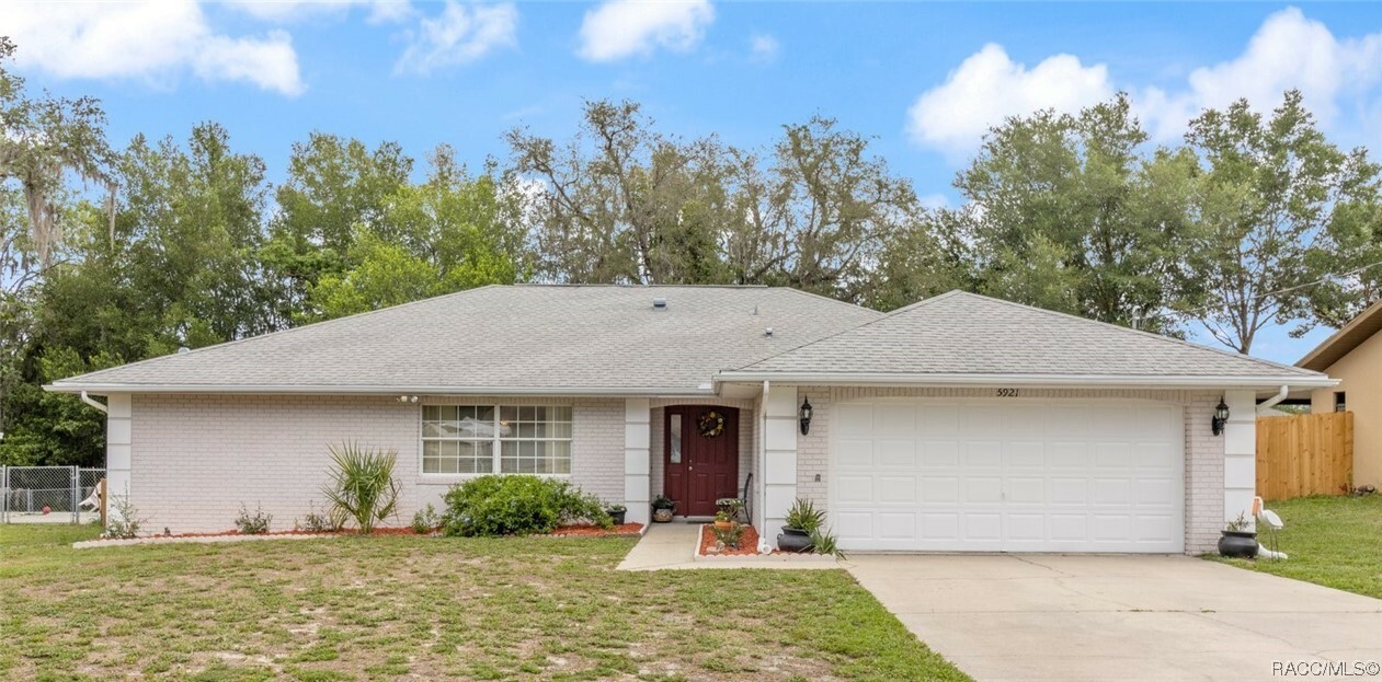 Property Photo:  5921 W Pine Circle  FL 34429 