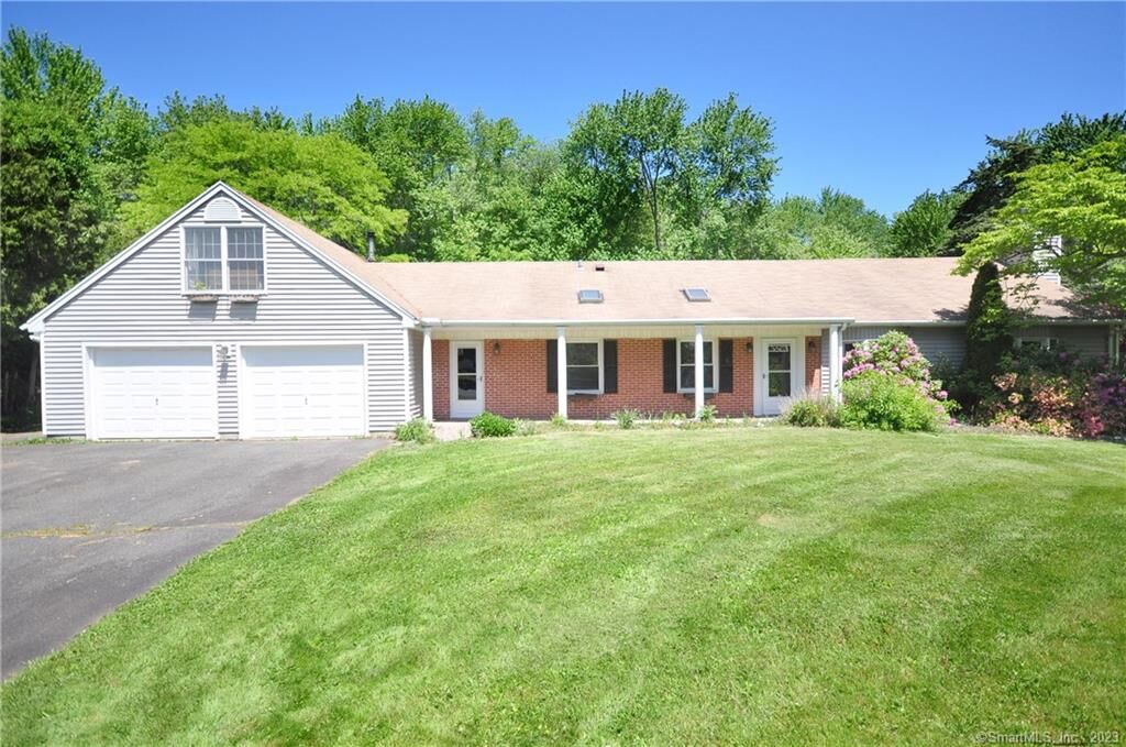 Property Photo:  15 Fable Lane  CT 06032 