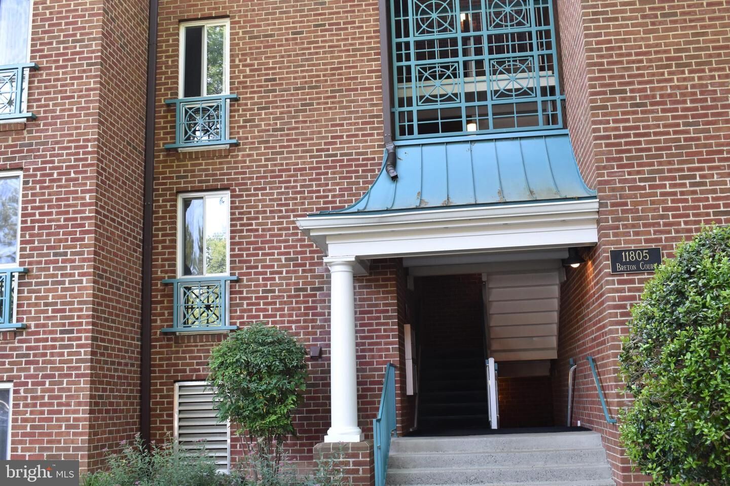 Property Photo:  11805 Breton Court 11B  VA 20191 