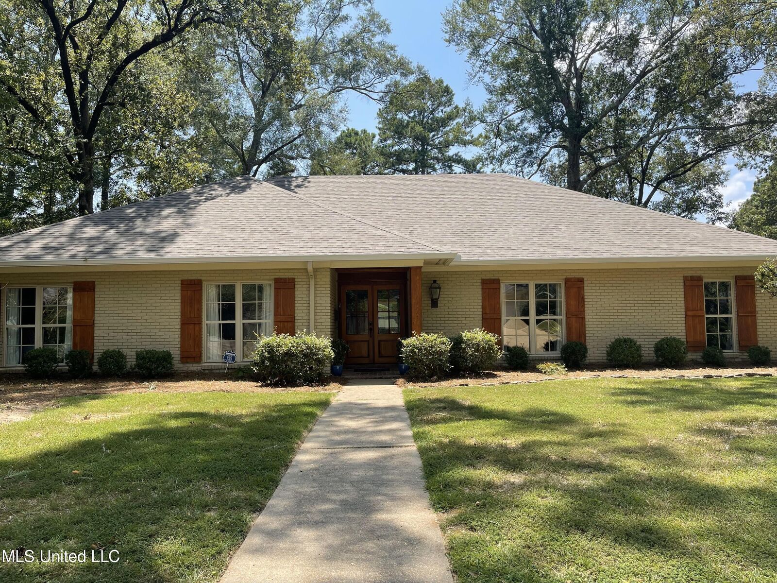 Property Photo:  5305 Reddoch Drive  MS 39211 