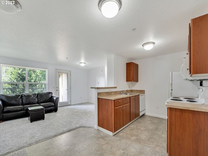 2 bed Portland home for sale 297 SE 162nd Ave 305, Portland, OR 97233