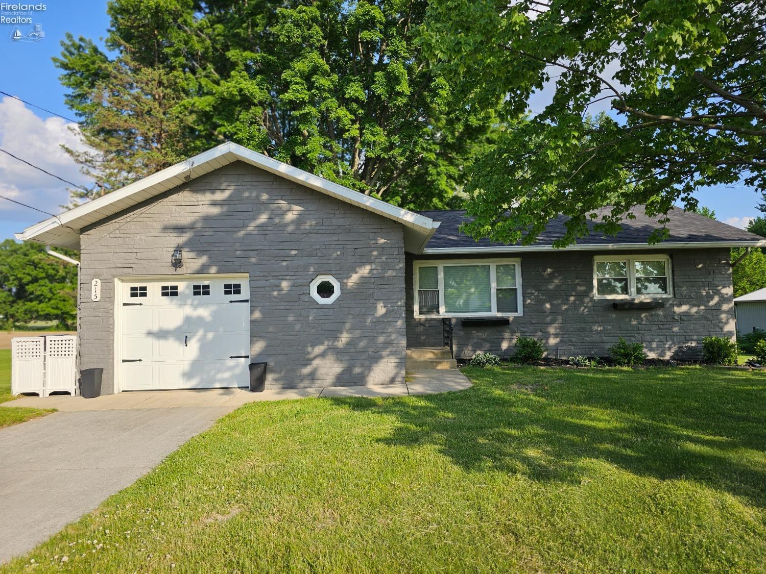 Property Photo: 215 E State Route 61 OH 44857