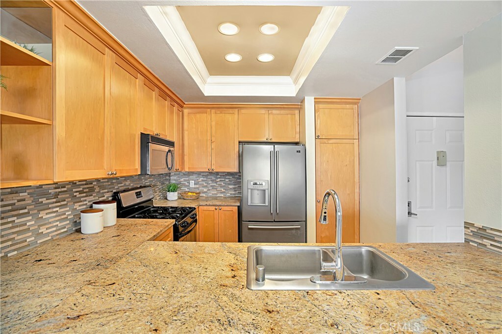 Property Photo:  12621 Washington Place 303  CA 90066 
