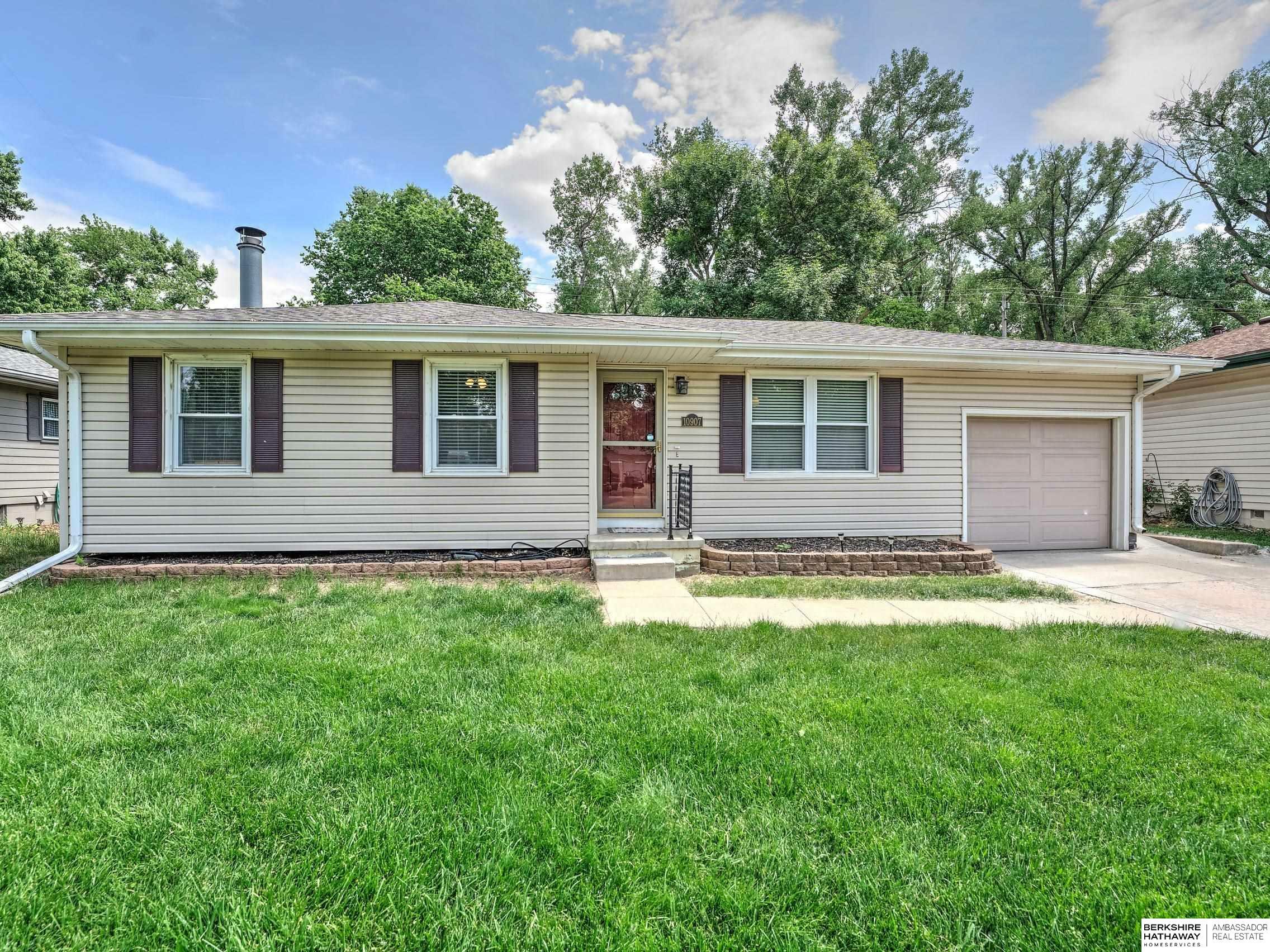 10907 Leavenworth Street  Omaha NE 68154 photo