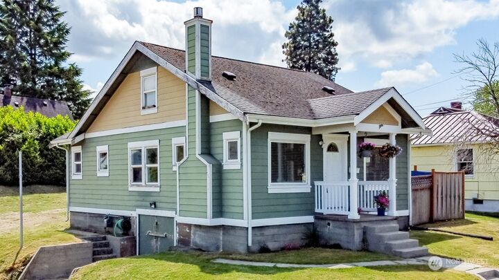 Property Photo: 126 E 43rd Street WA 98404