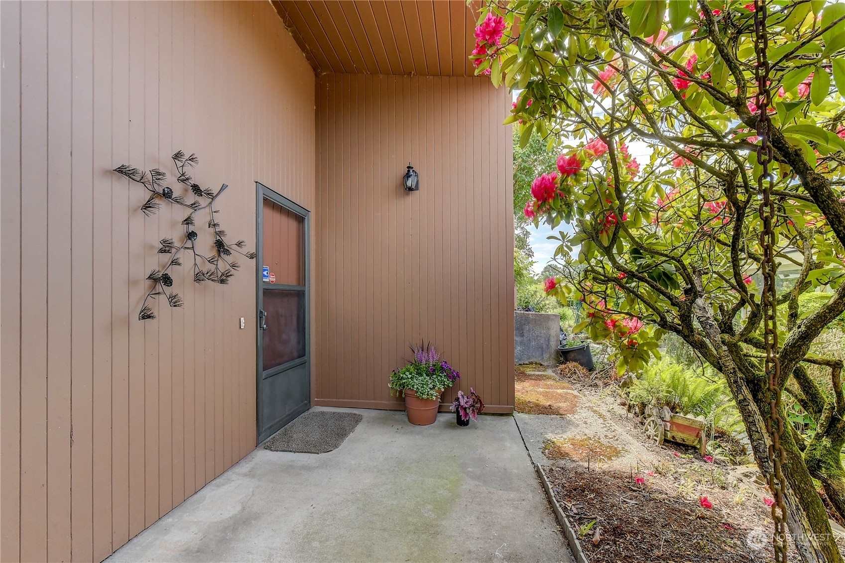 Property Photo:  9235 Spear Place S  WA 98118 