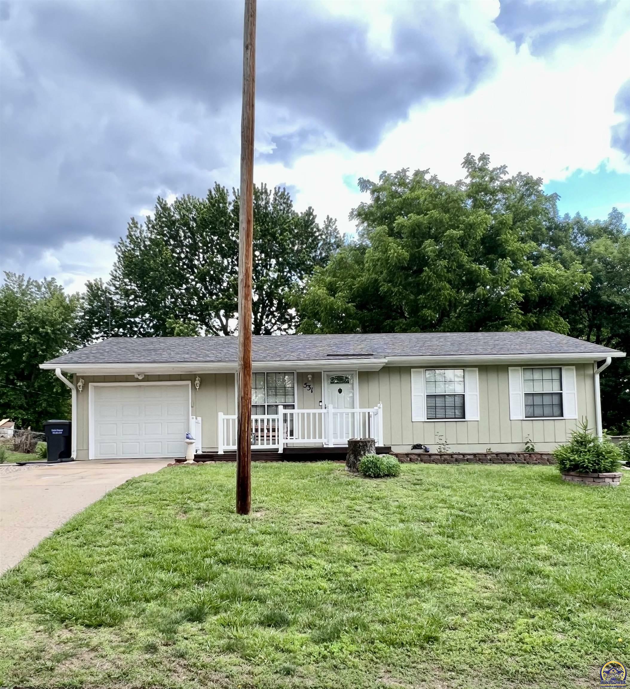 Property Photo:  531 N School St  KS 66402 