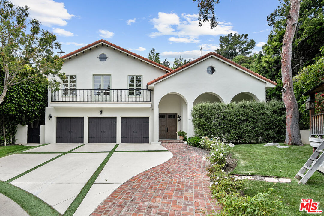 Property Photo:  9849   Denbigh Dr  CA 90210 