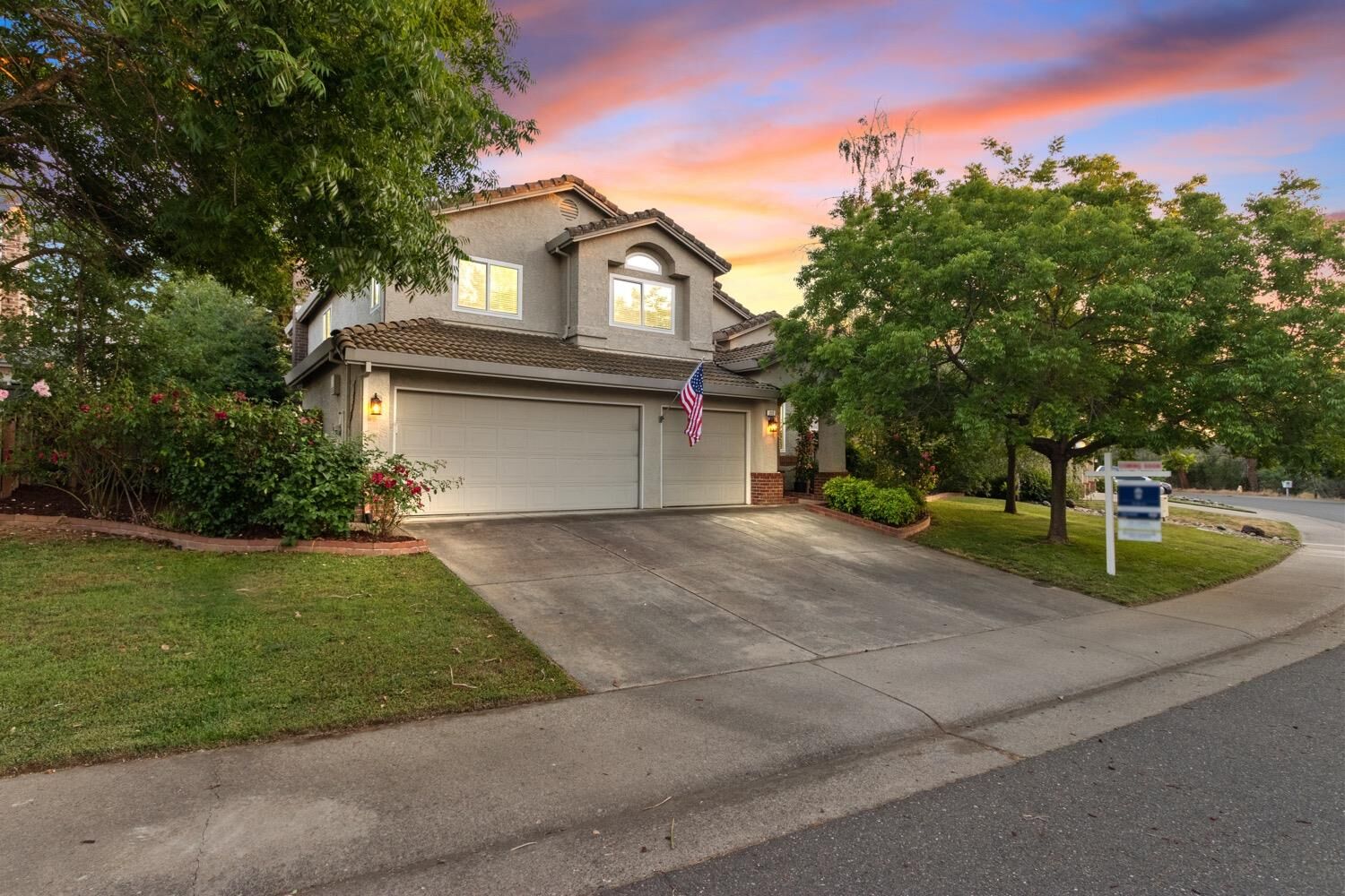 Property Photo: 212 Dulverton Circle CA 95630