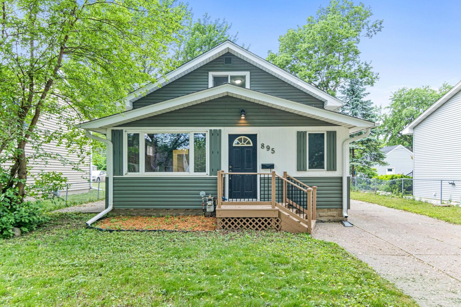 Property Photo:  895 Gorman Avenue  MN 55118 