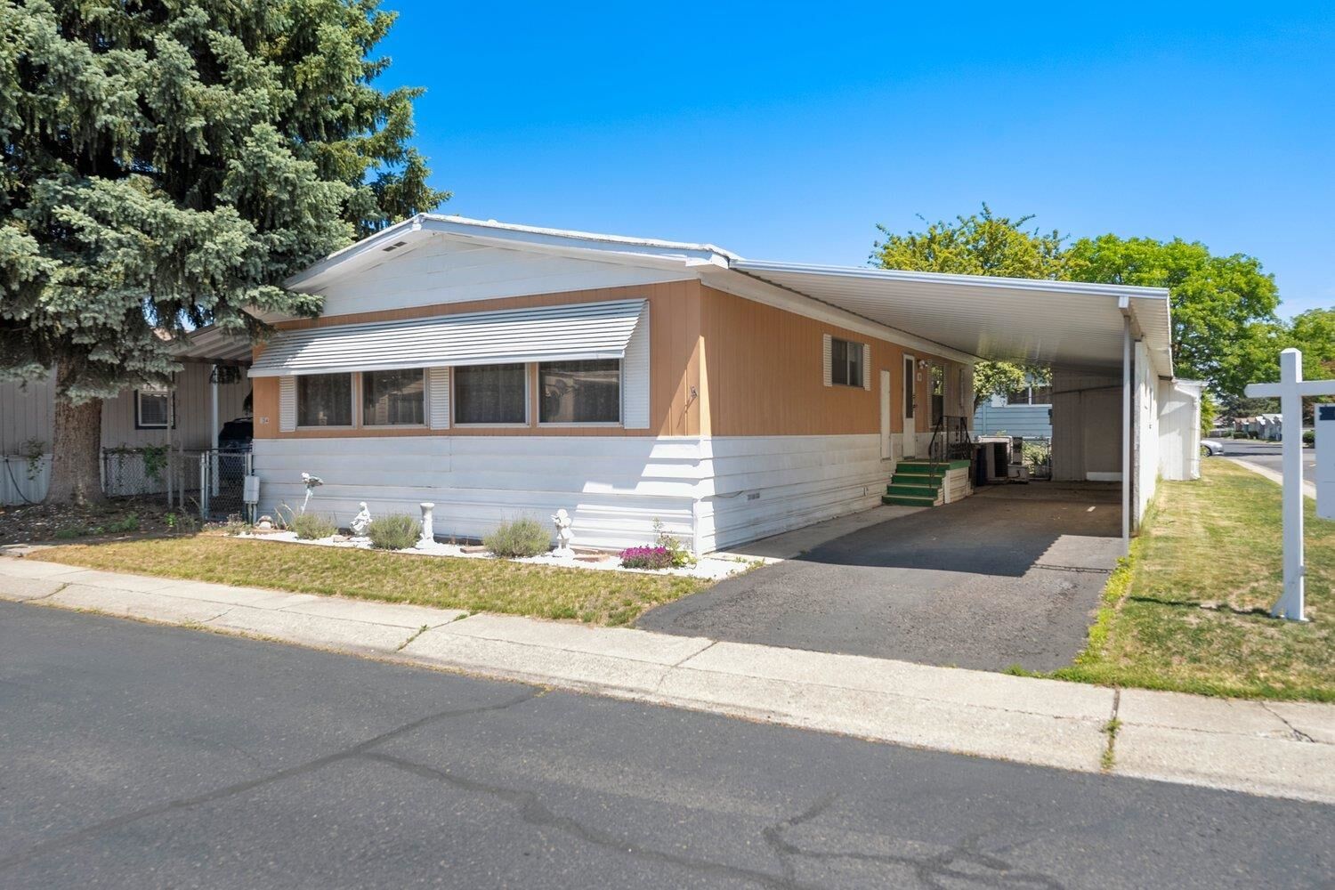 Property Photo: 1205 E Lyons Ave #154 WA 99208