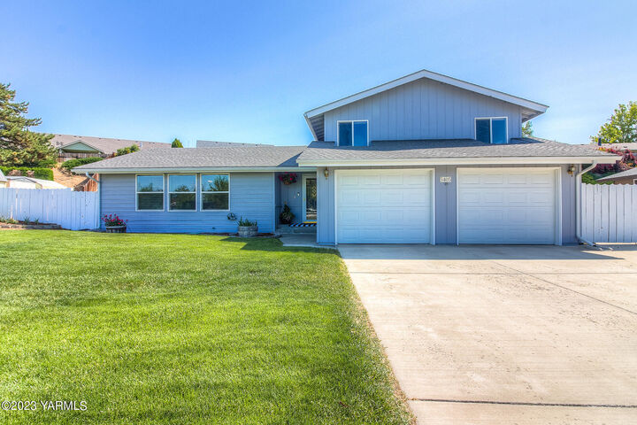 5405 N Canyon Rd  Yakima WA 98901 photo