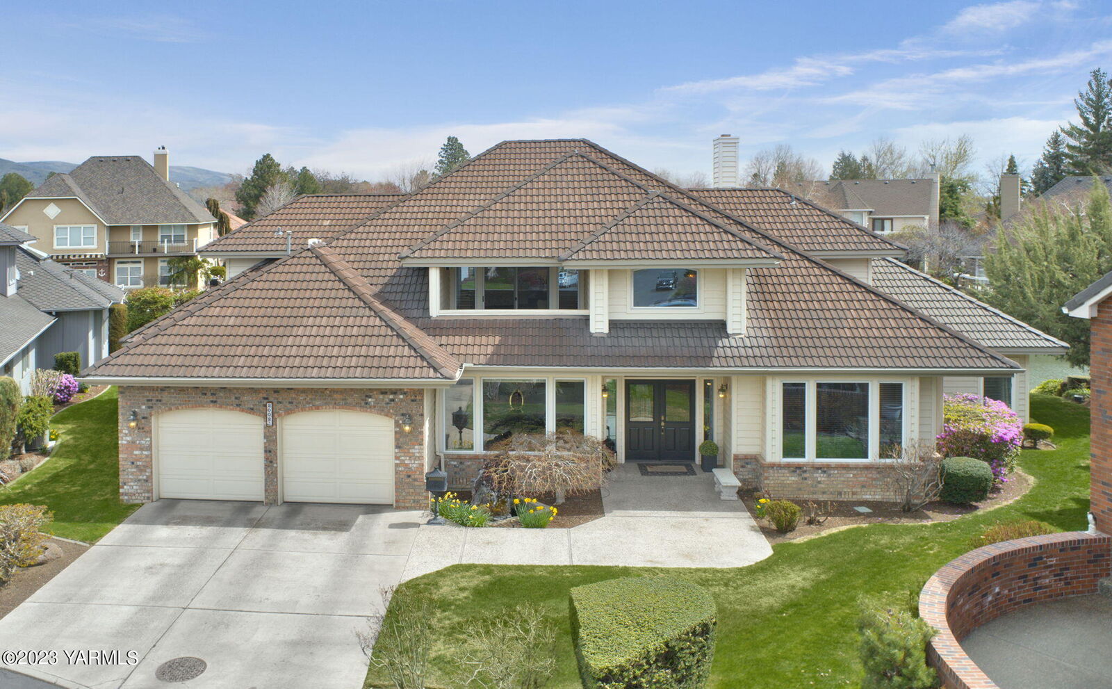 Property Photo:  2002 Evergreen Ct  WA 98902 