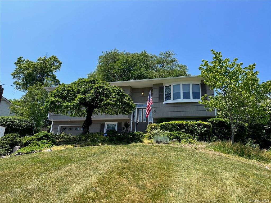 Property Photo:  6 Oakwood Lane  NY 10984 