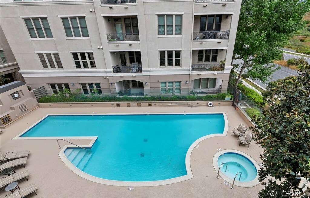 Property Photo: 5721 S Crescent Park West 305 CA 90094