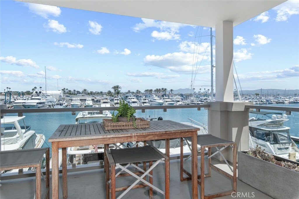 Property Photo:  2260 Newport Boulevard 202  CA 92663 