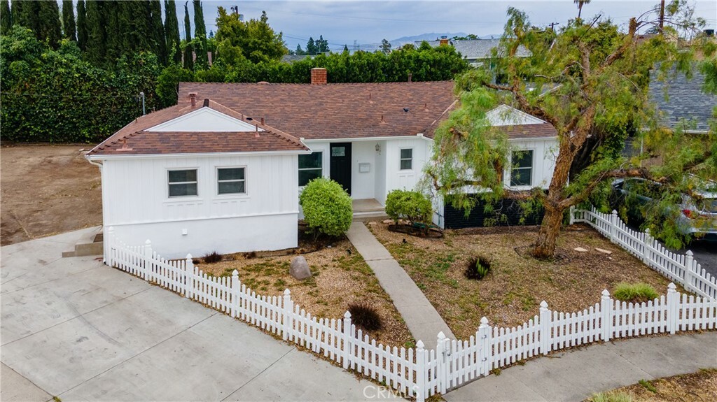 Property Photo:  12807 Arminta Street  CA 91605 