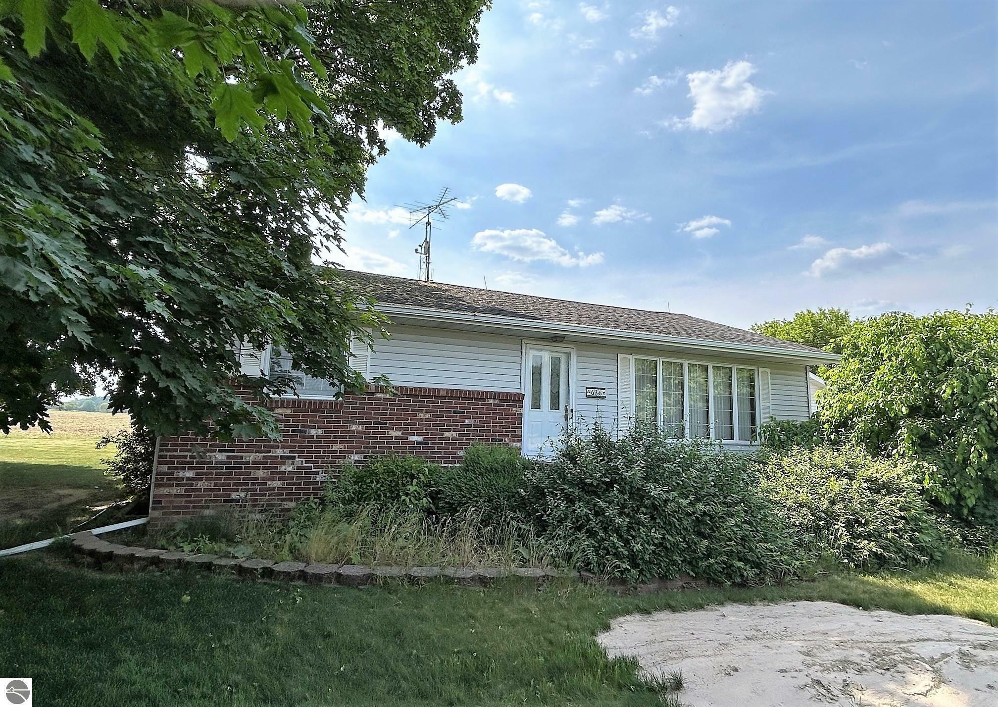 Property Photo:  636 S Winn Road  MI 48858 