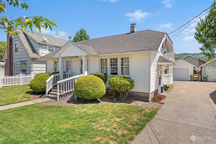 Property Photo: 522 Front Avenue SW WA 98611
