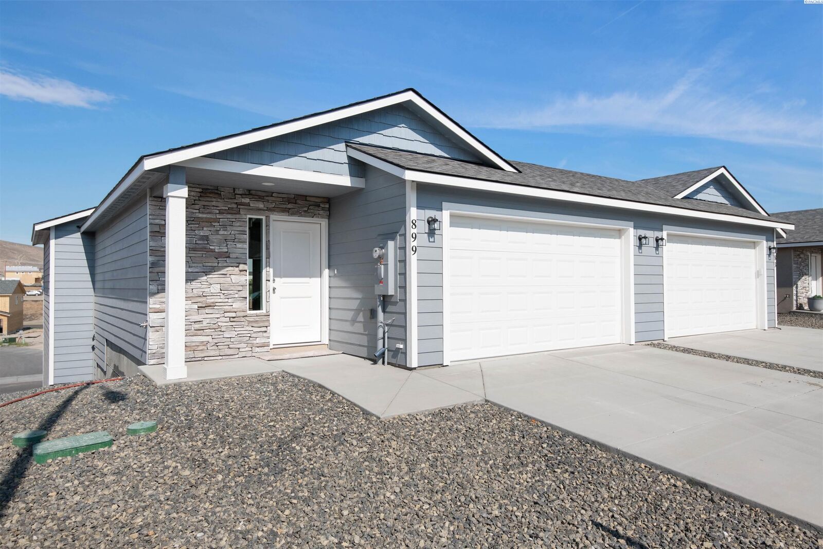 3 bed West Richland home for sale 899 Duke Lane, West Richland, WA 99353