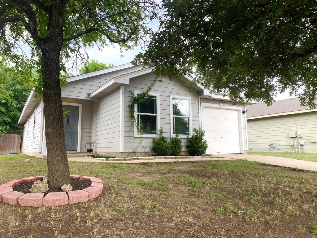 Property Photo:  13040 Maidenhair Trail  TX 78621 