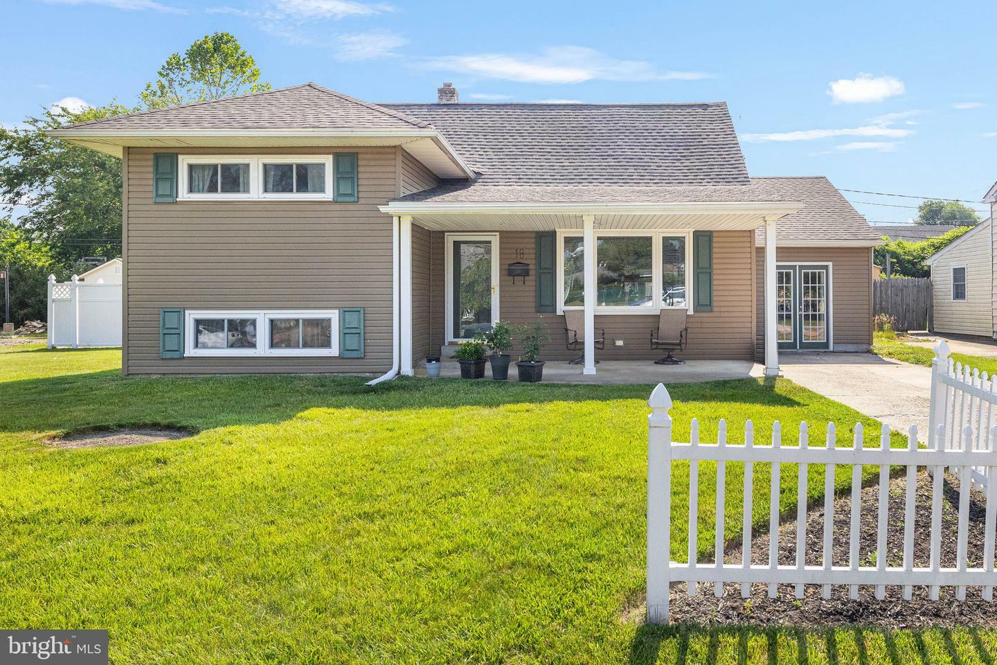 Property Photo: 18 Merriman Road DE 19713