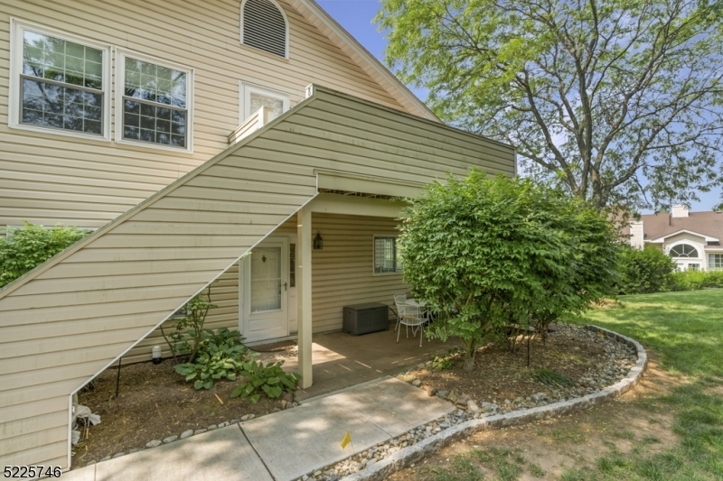 Property Photo:  3 Dunbar Ct  NJ 07921 