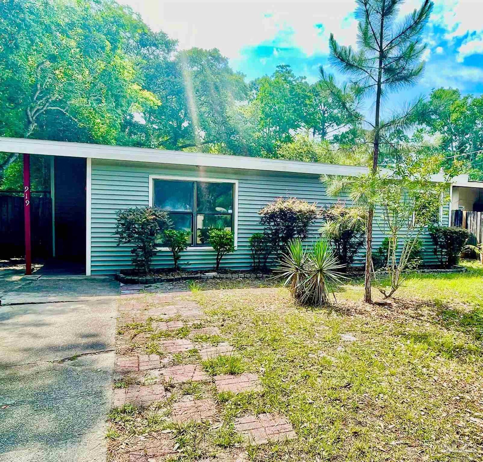 Property Photo:  919 Rentz Ave  FL 32507 