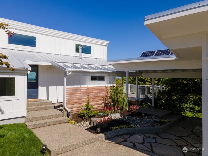 Property Photo:  1015 W Toledo Street  WA 98229 