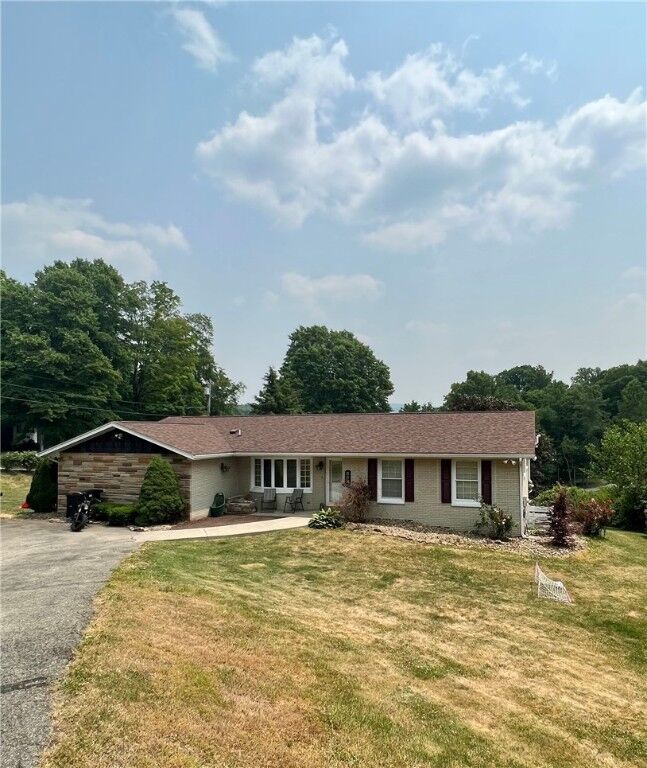 Property Photo: 142 Dogwood Drive PA 15431