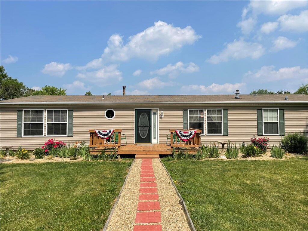Property Photo:  1238 N County Road 2200E  IL 62420 