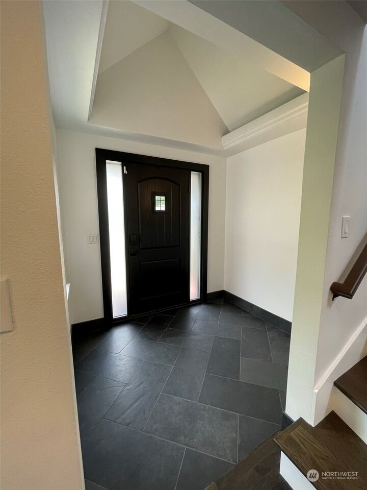 Property Photo:  3255 W Viewmont Way W  WA 98199 