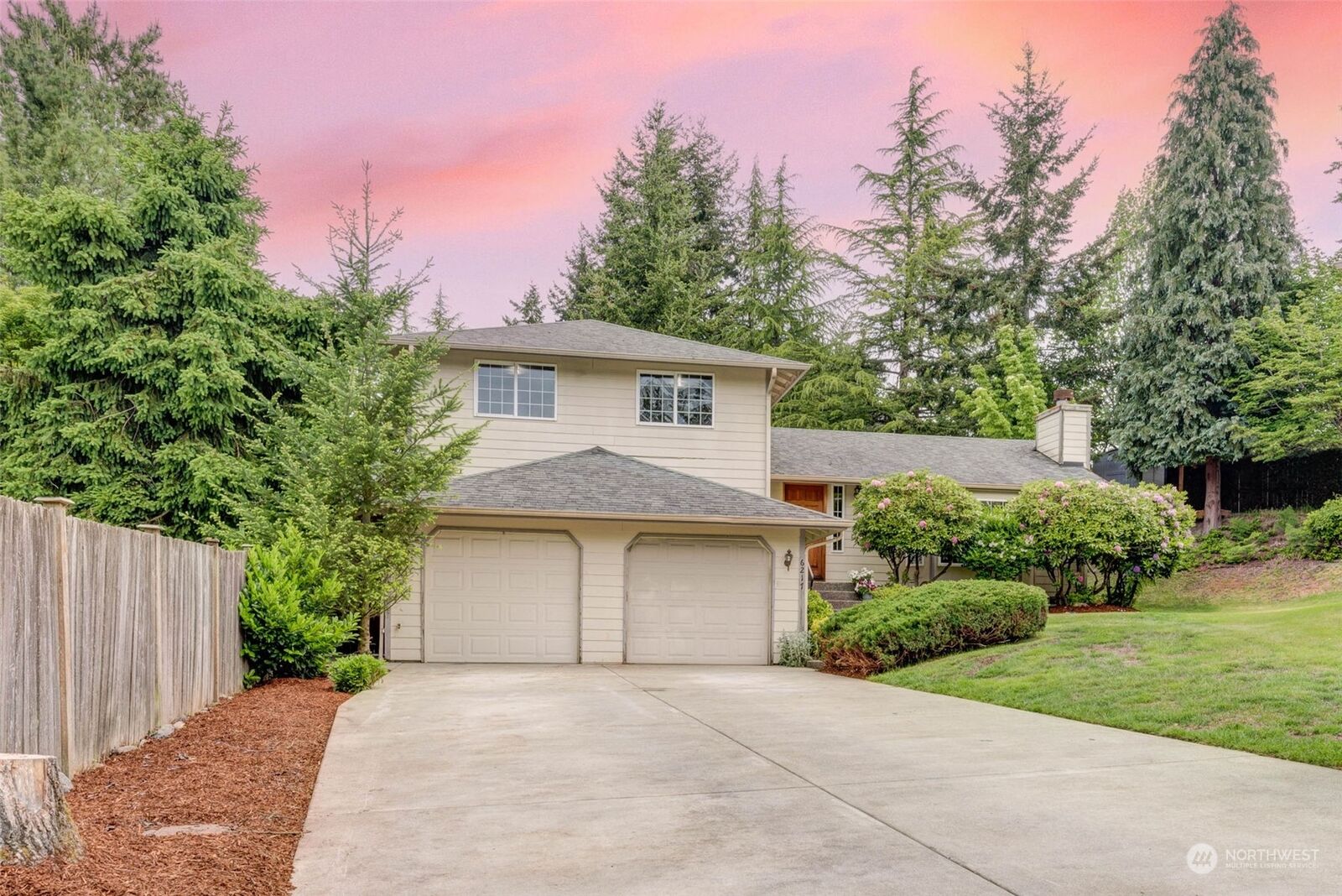 House for sale in Everett 6217 2nd Drive SE, Everett, WA 98203