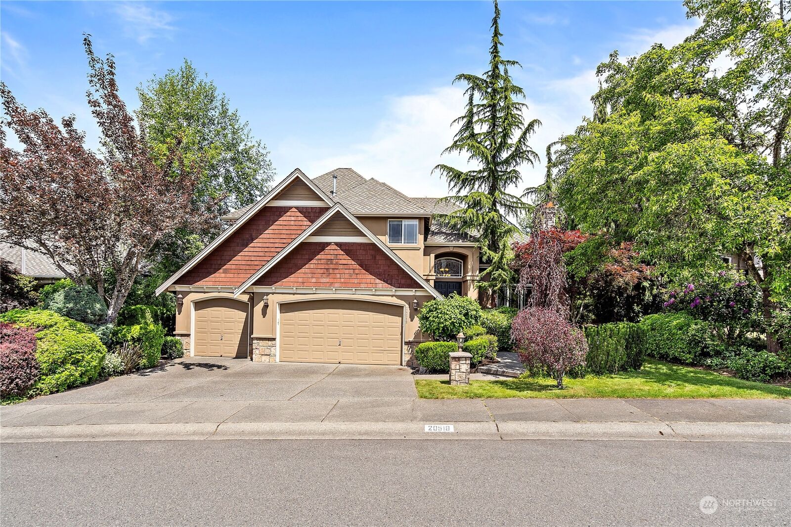 Property Photo: 20518 NE 23rd Court WA 98074