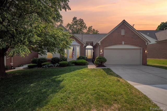 Property Photo:  1122 Churchill Circle  MI 48307 