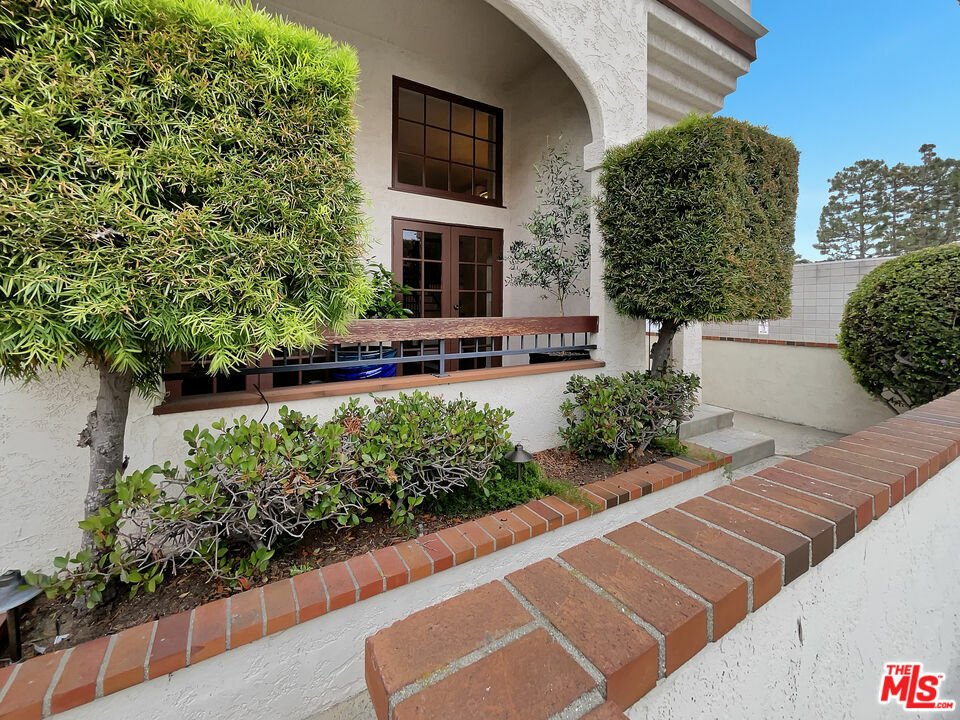 Property Photo: 4040 W 226th St CA 90505