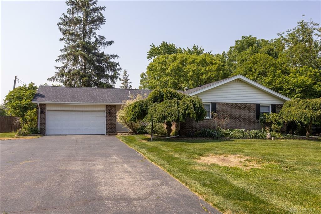 Property Photo: 340 W Pinehurst Drive OH 45371