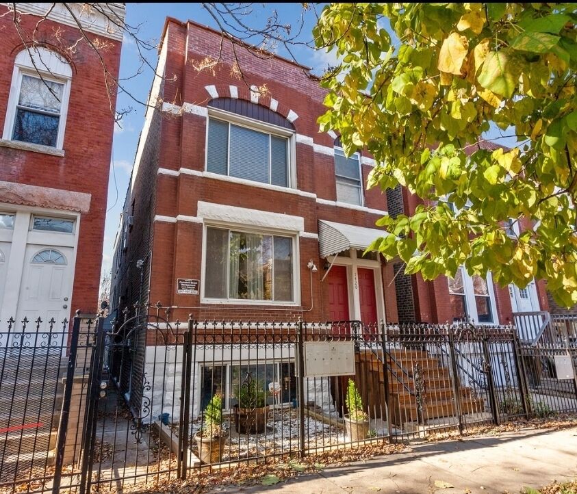 Property Photo:  1420 N Campbell Avenue 1R  IL 60647 