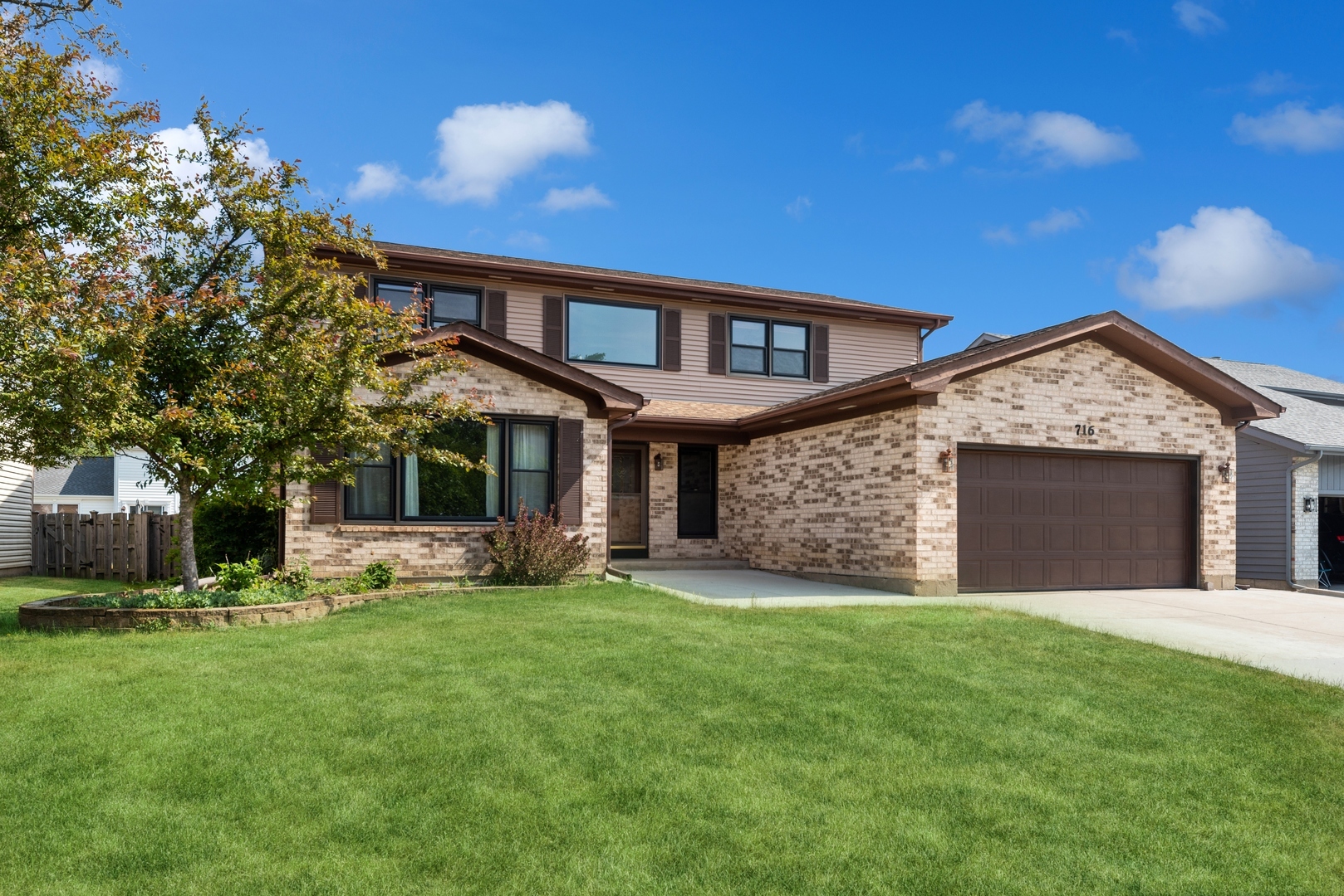 Property Photo:  716 Gregor Lane  IL 60090 